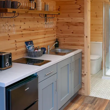 Mount Ephraim Glamping Pods Villa Hernhill Exterior photo
